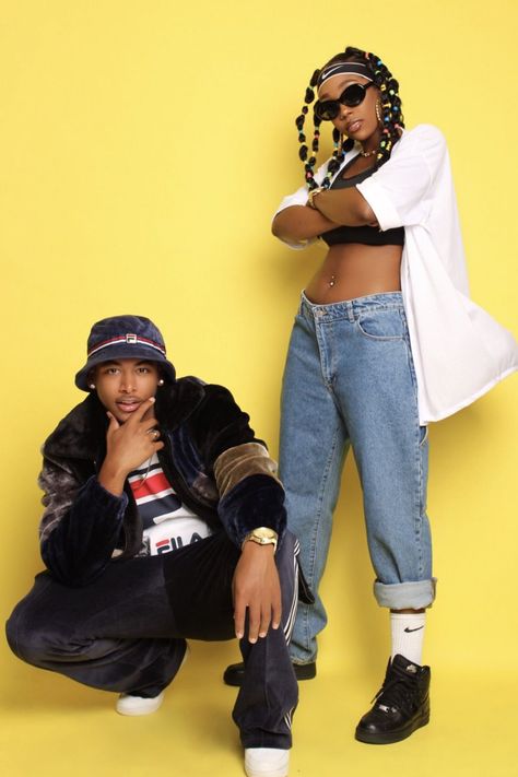 The very best of 90s Hip Hop Fashion trends and brands! 90s Love Photoshoot, Chica Hip Hop, Look Hip Hop, 90s Couples, Looks Hip Hop, 90s Inspired Outfits, 90s Hip Hop Fashion, Black Love Couples, Black Couples Goals