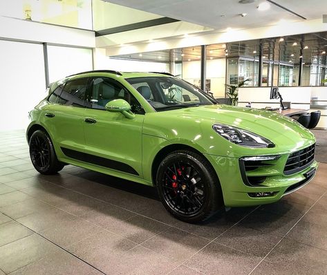 Olive green Macan GTS Suburban Aesthetic, Toyota Trueno, Midwest Aesthetic, Green Porsche, Porsche Suv, Porsche Macan Gts, American Aesthetic, Porsche Cayenne Gts, Cayenne Gts