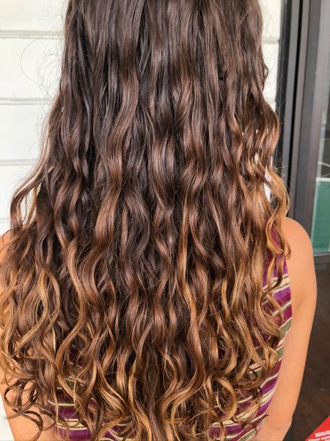 Brown Curly Hair With Balayage, Caramel Balayage Curly Hair Dark Brown, Highlights On Wavy Hair, Best Curly Hair Products, Curly Natural Hair, Dyed Curly Hair, Natural Curly Hair Cuts, Highlights Curly Hair, Brown Curly Hair