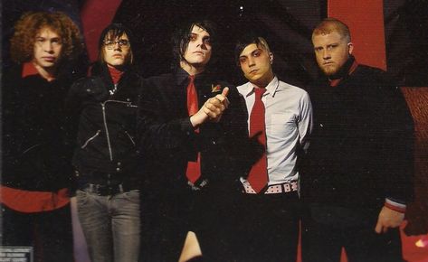 My Chemical Romance Laptop Wallpaper, My Chemical Romance Wallpaper Laptop, Mcr Laptop Wallpaper, Mcr Wallpaper Laptop, My Chemical Romance Wallpaper, Hesitant Alien, Gerard Way Frank Iero, Blood Heart, I Love Mcr