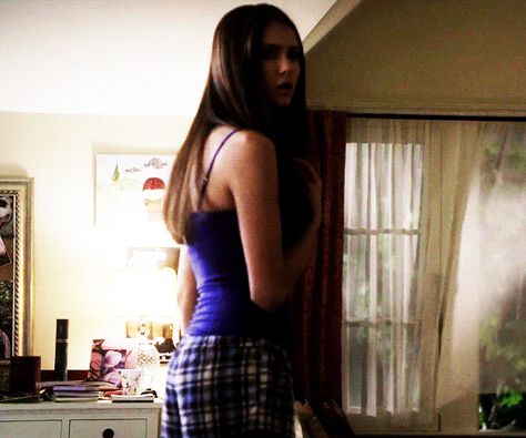 Elena Gilbert Walking Gif, Elena Gilbert Pjs, Elena Gilbert Gifs, The Vampire Diaries Gif, Vampire Diaries Rebekah, Morgan Stark, Walking Gif, Shelley Hennig, Cute Pjs