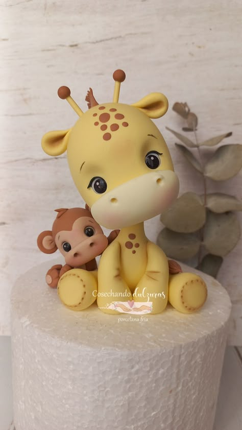 Fondant Giraffe Cake Topper, Giraffe Fondant Topper, Animal Fondant Cake, Fondant Deer Tutorial, Giraffe Cake Birthday, Cake Safari Theme, Zebra Fondant, Kue Disney, Fondant Giraffe