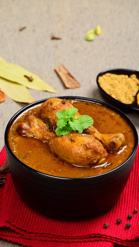 South Indian Chicken Curry, Chicken Chettinad, Indian Chicken, Tv Dinner, South Indian Food, Best Chicken, Cashew Nut, Steamed Rice, Poppy Seeds