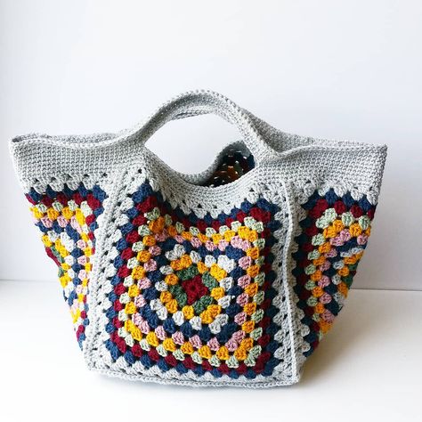 Sac Granny Square, Ravelry Crochet, Crochet Purse Pattern Free, Crochet Cushion Cover, Womens Crochet Patterns, Bead Crochet Patterns, Granny Square Bag, Crochet Market Bag, Crochet Purse Patterns