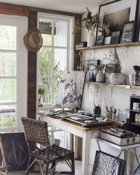 Home Art Studios, Artist Workspace, Workspace Studio, Cool Office Space, Art Studio Space, Art Studio Organization, Art Studio Design, Studio Artist, Art Studio At Home