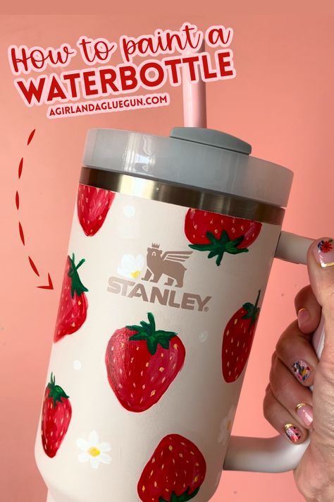 Don’t be stuck with plain Tumblers! Learn how to create hand-painted water bottles to put your own creative spin on your cups! Customised Water Bottles, Water Bottle Art, Diy Water Bottle, Hand Painted Mugs, Painted Cups, Diy Water, Diy Cups, Custom Cups, Water Bottle Design