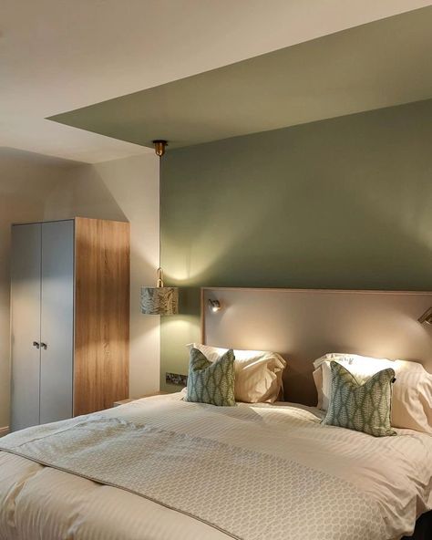 Green Interiors Bedroom, Black Accent Wall And Ceiling Bedroom, Accent Wall With Ceiling, Bedroom Highlight Walls, Bedroom With Coloured Ceiling, Bedroom Wall And Ceiling Paint, Sage Ceiling Bedroom, Sage Green And Gold Accent Wall, Paint Living Room Ideas Accent Walls