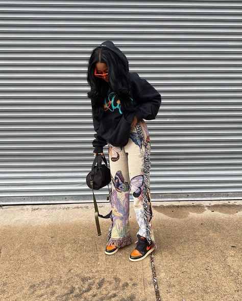 Maryann Santos ✨ on Instagram: “fun fact: I hate butterflies 🦋 @plus.nyc” Tapestry Pants Outfit, Tapestry Pants, Cybery2k Fashion, Printed Pants Outfits, Fly Outfit, Pants Outfits, Tomboy Style Outfits, Streetwear Fashion Women, Summer Outfits Men