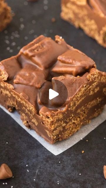 Arman Liew on Instagram: "Kit Kat bars recipe :) 5 ingredients, no baking, and easily made gluten-free and dairy-free! 

Comment “recipe” and I’ll DM the recipe to you right this second OR google “the big man’s world Kit Kat bars”

#kitkatbars #kitkat #cleansweetscookbook #healthydessert #healthyrecipeshare #wholefoods #thebakefeed #f52grams #wholefoods #nobake #nobakedessert #healthyrecipeshare #vegandessert #glutenfreedessert #thebigmansworld" Kit Kat Recipes, Home Made Candy, Clean Sweets, Kit Kat Bars, Cookie Brownie Bars, Diet Desserts, Raw Chocolate, Bars Recipe, Brownie Bar