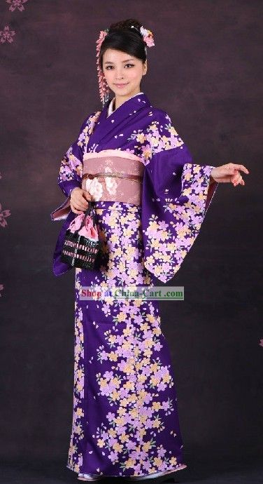 Purple kimono Geisha Samurai, Kimono Traditional, Womens High Waisted Shorts, Traditional Japanese Kimono, Kimono Outfit, Zip Line, Kimono Yukata, Kimono Design, Traditional Kimono