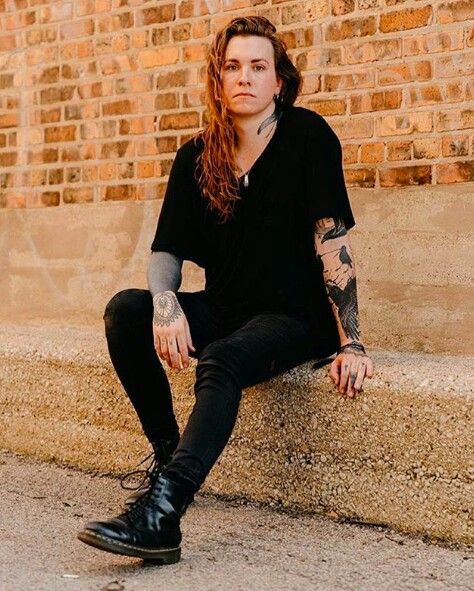 Laura Jane Grace, Against Me Band, Laura Grace, Oc Moodboard, Anais Nin Quotes, Genderqueer Fashion, Laura Jane, Women In Music, Band Members