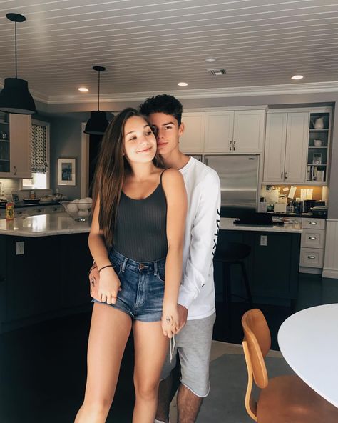 Mackenzie Ziegler Boyfriend, Jack Kelly, Maddie And Mackenzie, Mackenzie Ziegler, Maddie Ziegler, Couple Relationship, Boyfriend Goals, Cute Relationship Goals, Future Boyfriend