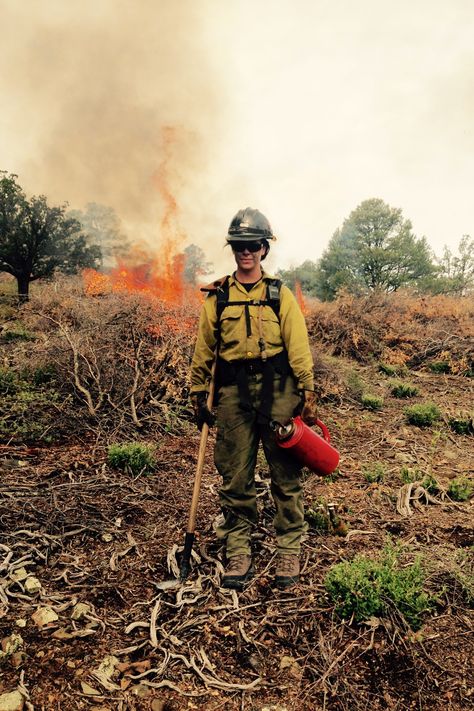 A Day in the Life of a Female Wildland Firefighter Firefighter Gear, Unique Jobs, Firefighter Pictures, Live Abroad, Fitness Jobs, Wildland Fire, Firefighter Quotes, Wildland Firefighter, Female Firefighter