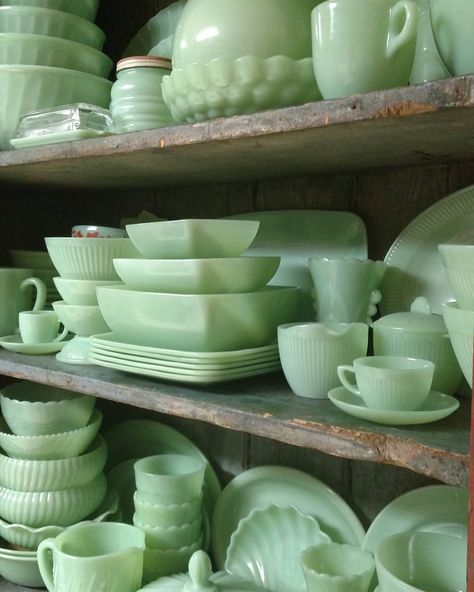 287 Likes, 17 Comments - Jeff (@heartknee1) on Instagram: “One of my favorite colors 💚 A cabinet full of #jadite #jadeite #fireking #jaditecollector…” Green Dishes, Vintage Jadeite, Jadite Green, Green Milk Glass, Vintage Glassware Antiques, Green Milk, Bathroom Paint, Green Glassware, Antique Glassware