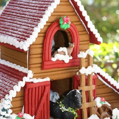 gingerbread stable! <3 Gingerbread Barn, Solvang Bakery, Gingerbread House Pictures, Cool Gingerbread Houses, Ginger Bread House Diy, Gingerbread House Parties, Make A Gingerbread House, Gingerbread House Designs, All Things Gingerbread