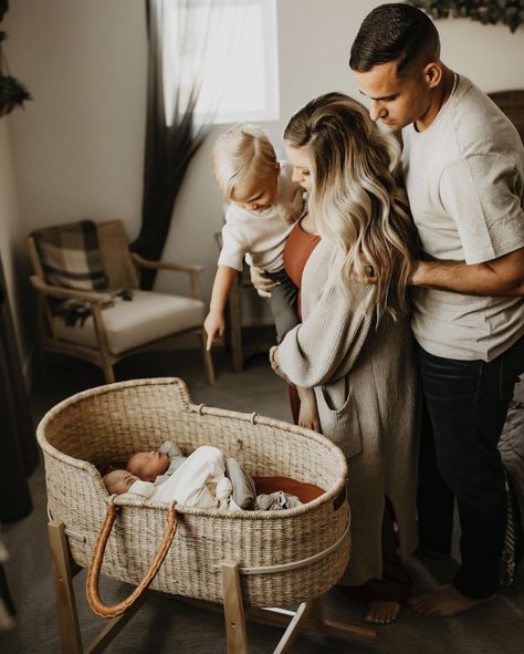 Newborn Bassinet Photography, Newborn Bassinet, Moses Basket, Baby Bassinet, Newborn Shoot, Baby Family, Newborn Photoshoot, Newborn Pictures, Family Photoshoot