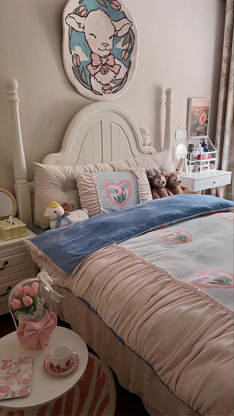 Kamar Estetic, Bedroom Esthetics, Blue Aesthetic Bedroom, Pink And Blue Aesthetic, Shappy Chic, Pinterest Room, Apartment Loft, Design Your Bedroom, Cute Bedding