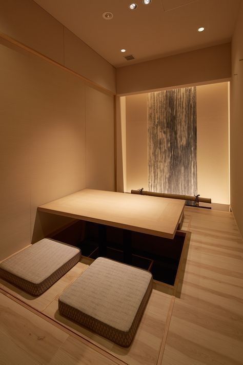 Japan Interior Design, Japanese Restaurant Interior, Japanese Restaurant Design, Japan Interior, Tatami Room, Japanese Home Design, Lake House Interior, Japanese Style House, Japanese Interiors