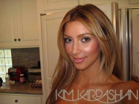 hair Kim K Blonde, Kardashian Makeup, Kim Kardashian Makeup, Hairstyle Inspo, Honey Blonde Hair, Face Card, Pretty Skin, Kim K, Air Fry