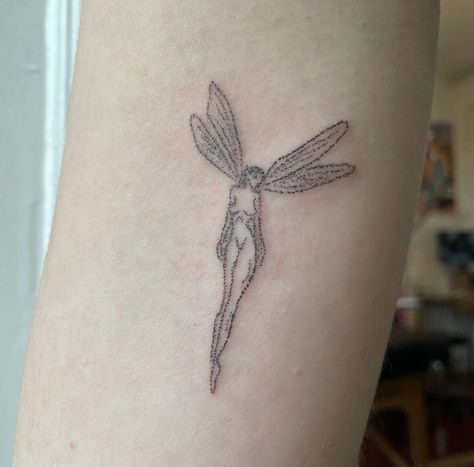 Dainty Tattoo Designs, Tattoo Designs Drawings, Dainty Tattoo, Tattoos With Kids Names, Handpoke Tattoo, Tattoos Geometric, Tatuaje A Color, Fairy Tattoo, Poke Tattoo