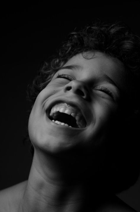 Tasman Slippers, Smiley Happy, Foto Portrait, Ugg Tasman, Smiles And Laughs, People Laughing, Quick Hairstyles, Black And White Portraits, Girls Black