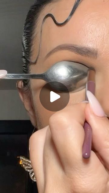 Saïda Boubellal on Instagram: "Cut crease a la cuillère ! #makeup #tutorial #cutcrease" Cut Crease Makeup Looks, Maquillaje Cut Crease, Cut Crease, Couscous, Eyeshadow Palette, Makeup Tutorial, Makeup, On Instagram, Instagram