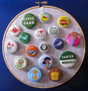 Great DIY button display idea. BusyBeaver.net How To Display Button Pins, Diy Buttons Pins Ideas, Button Display Ideas, Button Pins Storage Rack, Disney Button Display, Button Badge Display, Pin Collection Displays, Button Display, Badge Display