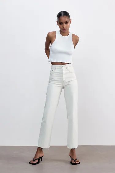 Zara Haul, Mum Jeans, Jeans Trend, Minimal Street Style, White Jeans Outfit, Jean Straight, Trending Fashion Outfits, Loose Fit Jeans, Fashion 2020