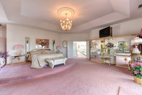 4095 Argonaut Ave, Rocklin, CA 95677 - Glenn Rose Photography Huge Pink Bedroom, Pretty Room Colors, Rosie Mcclelland, Dream Bedroom Inspiration, Girl Cave, Barbie Dreamhouse, Dream House Rooms, Pretty Room, Cute House