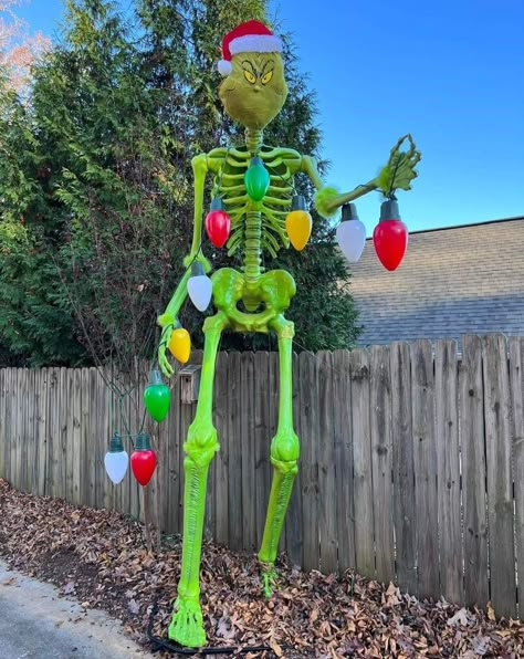 Grinch Halloween, Halloween Carnival Games, Halloween Yard Displays, Pfp Halloween, Halloween Tattoo Ideas, Halloween Outfit Ideas, Best Diy Halloween Costumes, Halloween Decorations Ideas, Outdoor Halloween Decor