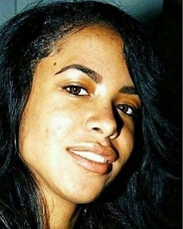 Closeup of Aaliyah with no make-up Aaliyah No Makeup, No Make Up, Books Pictures, Aaliyah Haughton, No Makeup, Dark Skin Makeup, Club Parties, I Love Her, New City