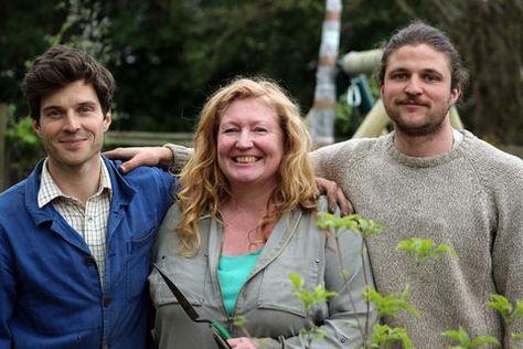 Garden Rescue series two - the Rich brothers and Charlie Dimmock Rich Brothers, Charlie Dimmock, Patio Layout Design, Harry And David, Unique Outdoor Spaces, Gardening Trends, All We Know, Garden Makeover, Big Garden