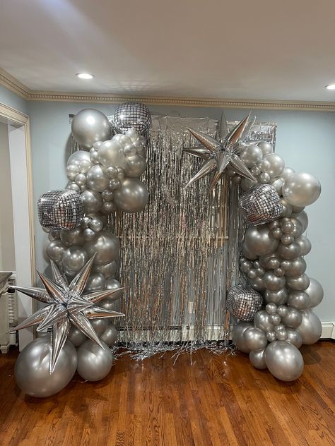 Disco Balloons Decoration, Silver Birthday Party Theme, Silver Party Ideas, Mirrorball Party, 1st Birthday Girl Dress, Silver Party Decorations, Disco Birthday Party, Disco Party Decorations, Arch Decor