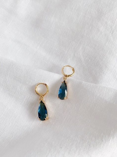 Teal Glass, Classy Jewelry, Gold Earrings Designs, Jewelry Lookbook, Fashion Jewelry Earrings, Different Colours, Fantasy Jewelry, Girly Jewelry, Jewelry Inspo