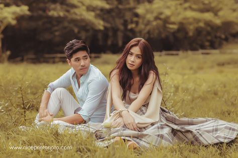 Kaye Abad and Paul Jake Castillo's El Kabayo Engagement Shoot | Photo: Nice Print Photography Kaye Abad, Rustic Prenup, Prenup Photoshoot Ideas, Prenup Theme, Prenup Outfit, Prenup Photos Ideas, Prenuptial Photoshoot, Bride And Breakfast, Wedding Photo Studio