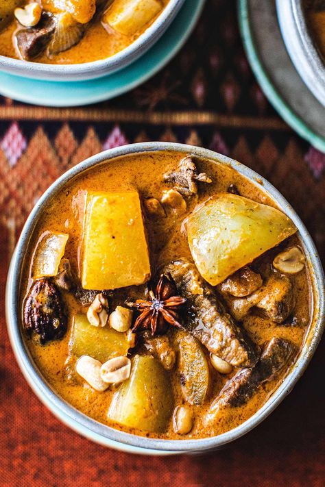 Massaman Curry Recipe, Stewing Beef, Thai Massaman Curry, Beef Massaman, Beef Massaman Curry, Massaman Curry Paste, Thai Curry Recipes, Thai Beef, Massaman Curry