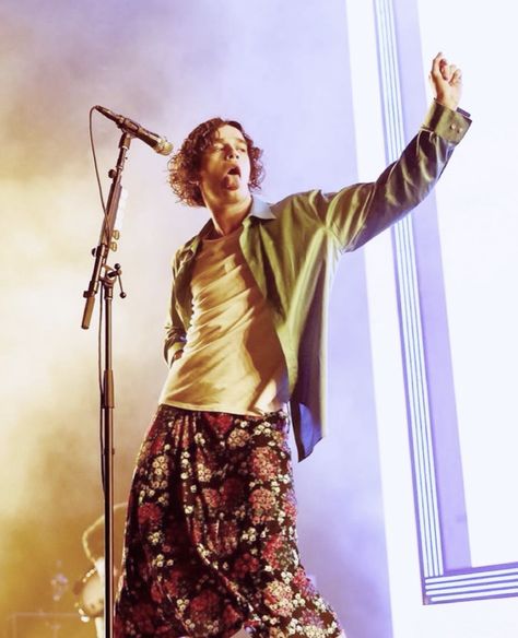 Matty Healy Outfit Inspiration, Matty Healy Skirt, 1975 Aesthetic, Ratty Healy, Truman Black, Matty 1975, Matthew Healy, George Daniel, Matt Healy