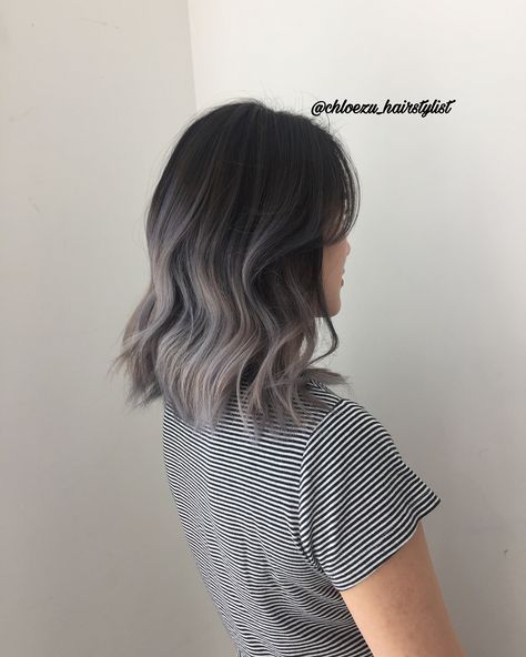 Short Hair Makeup, Silver Ombre Hair, Ombre Hairstyles, Grey Ombre Hair, Short Ombre Hair, Hair Silver, Silver Ombre, Kadeřnické Trendy, Hairstyles For