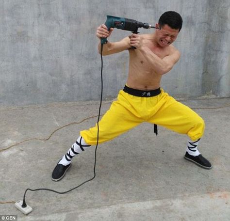 Verging On The Impossible: 10 Actual Training Methods Of The Shaolin Monks Shaolin Monks, Big Brain, Shaolin Kung Fu, Street Performance, Martial Arts Training, Iron Shirt, Electric Drill, 24 Years Old, Marching Band