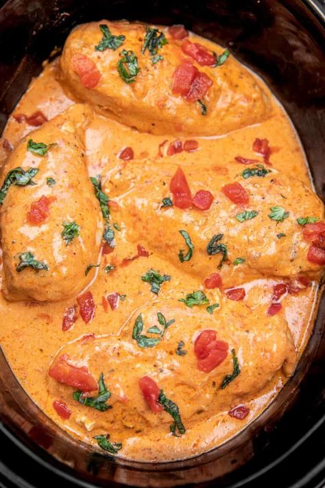 Chicken Breasts In Crockpot, Tomato Alfredo Sauce, Creamy Tomato Basil Chicken, Tomato Basil Chicken Recipe, Chicken With Spaghetti Sauce, Recipes With Diced Tomatoes, Basil Chicken Recipe, Crockpot Spaghetti Sauce, Tomato Sauce Chicken