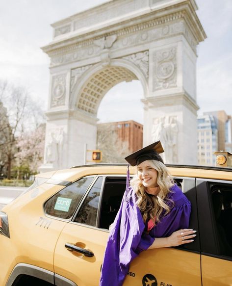 Nyu Graduation Pictures, Nyu Graduation, Grad Picture Ideas, Grad Shoot, Grad Pic, Grad Photoshoot, College Senior, Graduation Photoshoot, Grad Pics