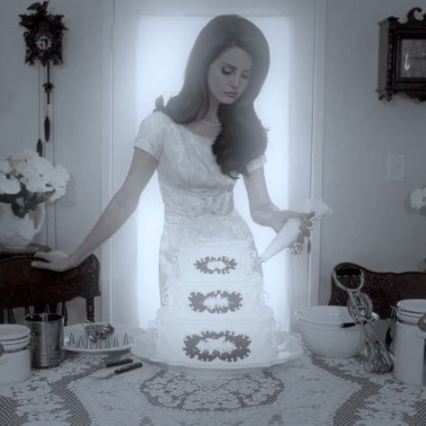 Christine Mcconnell, How To Make Wedding Cake, Lana Del Rey Art, Sparkle Jump Rope Queen, Lana Del Rey Love, Elizabeth Grant, Domestic Goddess, Lizzy Grant, Brooklyn Baby