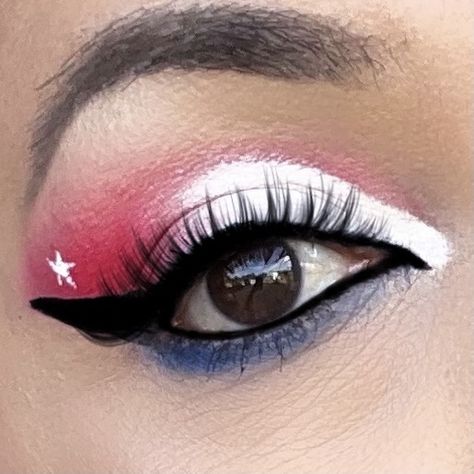 Red White Blue Fourth Of July Eyeshadow Makeup Look Red White And Blue Eyeshadow, Fourth Of July Makeup Ideas Eyes, Subtle Fourth Of July Makeup, Patriotic Eyeshadow, Fourth Of July Eyeshadow, White And Blue Makeup, Red White And Blue Makeup, American Flag Eyeshadow, Lashes And Eyeliner