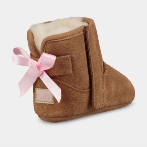 Brand New Baby Uggs. Size 4/5 Baby Uggs Outfit, Girl Uggs, Uggs With Bows, Baby Uggs, Toddler Girl Shoes, Baby Boots, Baby Sneakers, Shoes Baby