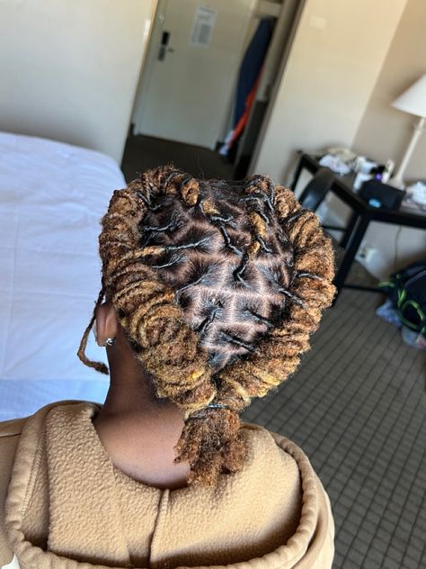 Heart Shaped Barrel Twist, Heart Shaped Loc Styles, Heart Locs Style, Heart Barrel Twist Locs, Heart Loc Style, Barrel Twist Designs, Barrel Twist Dreads Women, Barrel Twist Styles Locs Women, Loc Styles Barrel Twist