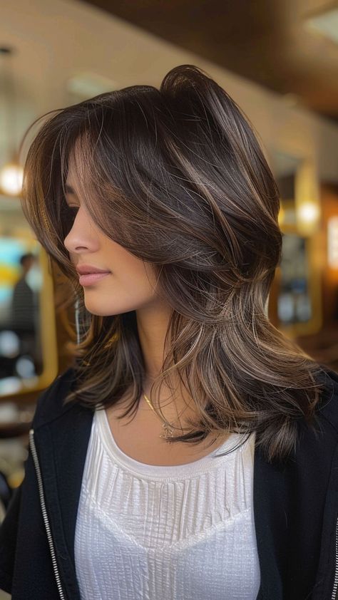 28 Dreamy Feathered Haircuts for an Ethereal Vibe Haircut For Women Medium Length, Feather Cut For Short Hair, Layered Hair With Highlights, Feathered Haircuts, Med Hair, Vibrant Highlights, Fall Hair Highlights, Wedding Hairdo, Feathered Layers