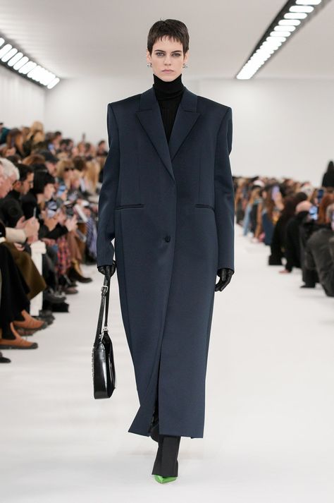 Runway Inspiration, Fall 2023 Ready To Wear, 2023 Ready To Wear, Long Coat Women, Maxi Coat, Fall 2023, Fashion Show Collection, Long Coat, Black Coat