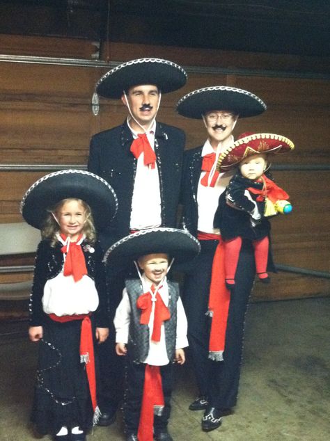 Family Mariachi Band Halloween Costumes...ole! Mariachi Band Costume, Band Halloween Costumes, Riverdale Halloween Costumes, Mariachi Costume, 90s Halloween Costumes, Top Halloween Costumes, Fairy Halloween Costumes, Mariachi Band, Pretty Halloween Costumes