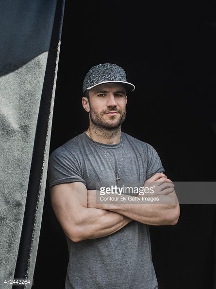 Country singer Sam Hunt poses for a portrait backstage at The FADER FORT Presented by Converse during SXSW on March 18, 2015 in Austin, Texas. Male Country Singers, Sam Hunt, Country Singer, Garth Brooks, Country Music Artists, Country Men, Country Music Stars, Miranda Lambert