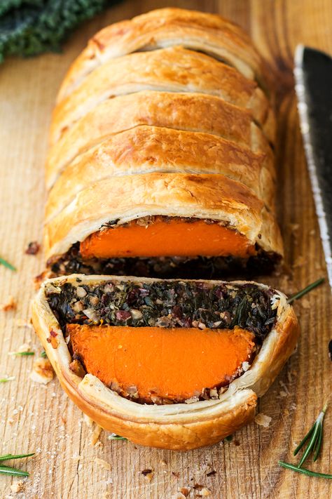 This vegan squash Wellington makes a stunning Xmas or Thanksgiving table centrepiece. It's easy to put together yet impressive. Lentil Wellington, Vegan Squash, Vegan Wellington, Lazy Cat Kitchen, Vegetarian Mains, Cat Kitchen, Vegan Thanksgiving, Vegan Christmas, Lazy Cat